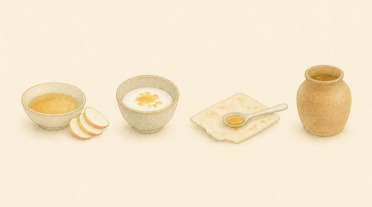 りんごと蜜の器、乳と蜜の椀、薄焼きパンと蜜の匙、古代の蜜壺——世界各地で人生の節目に供されてきたはちみつ