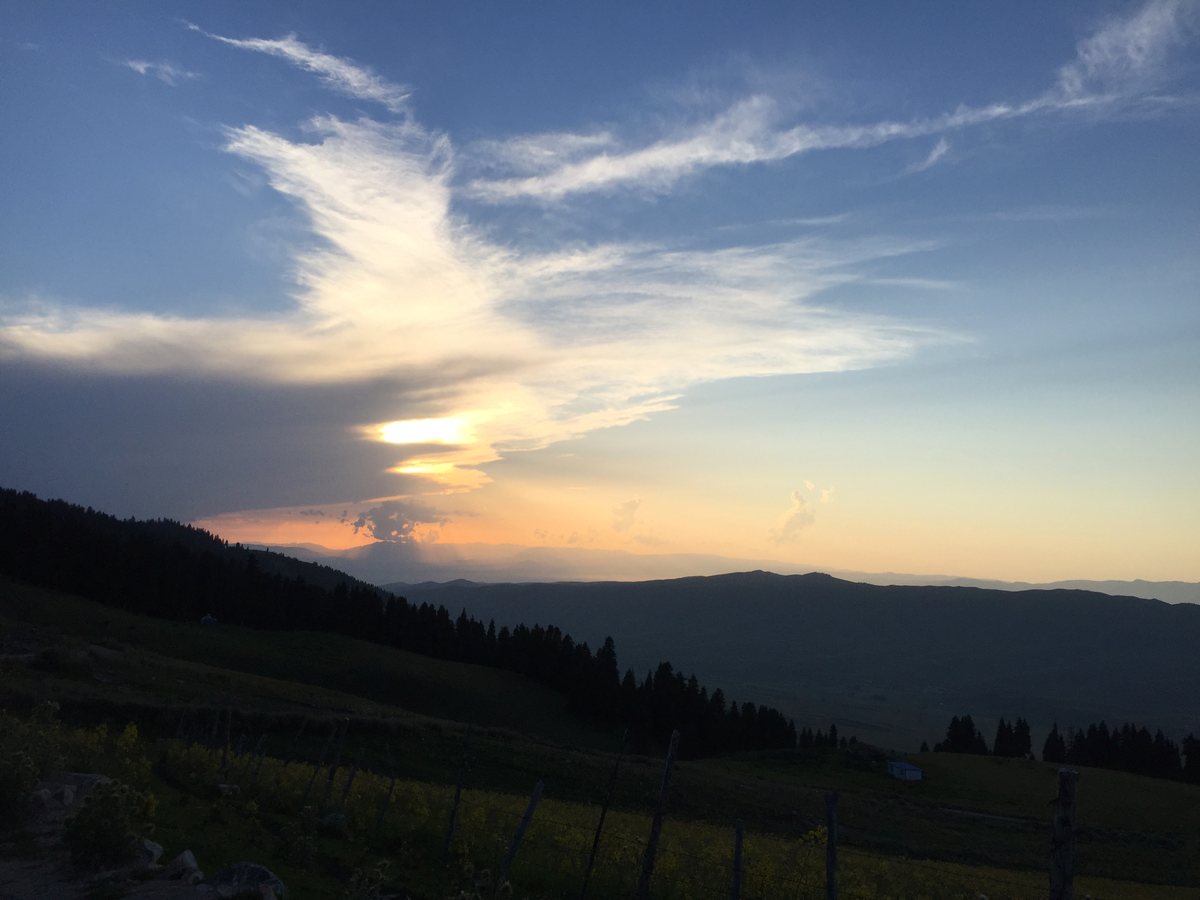 天山の夕暮れ