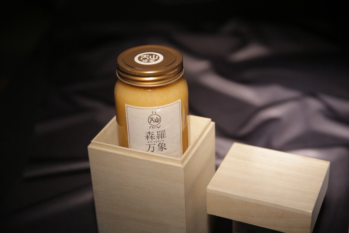 桐箱入りの森羅万象 天山蜂蜜（ギフト包装）